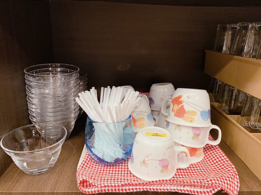 富士レークホテル 夕食 子供用のコップを撮影した画像